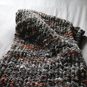 Cozy Hand-Knit Chunky Blanket